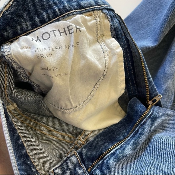 Mother Denim Hustler Ankle Fray in Smoke’ Em - Picture 9 of 13